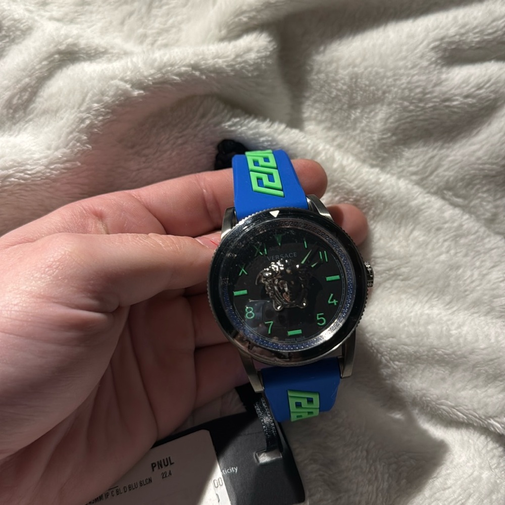 Versace Watch - Picture 1 of 3